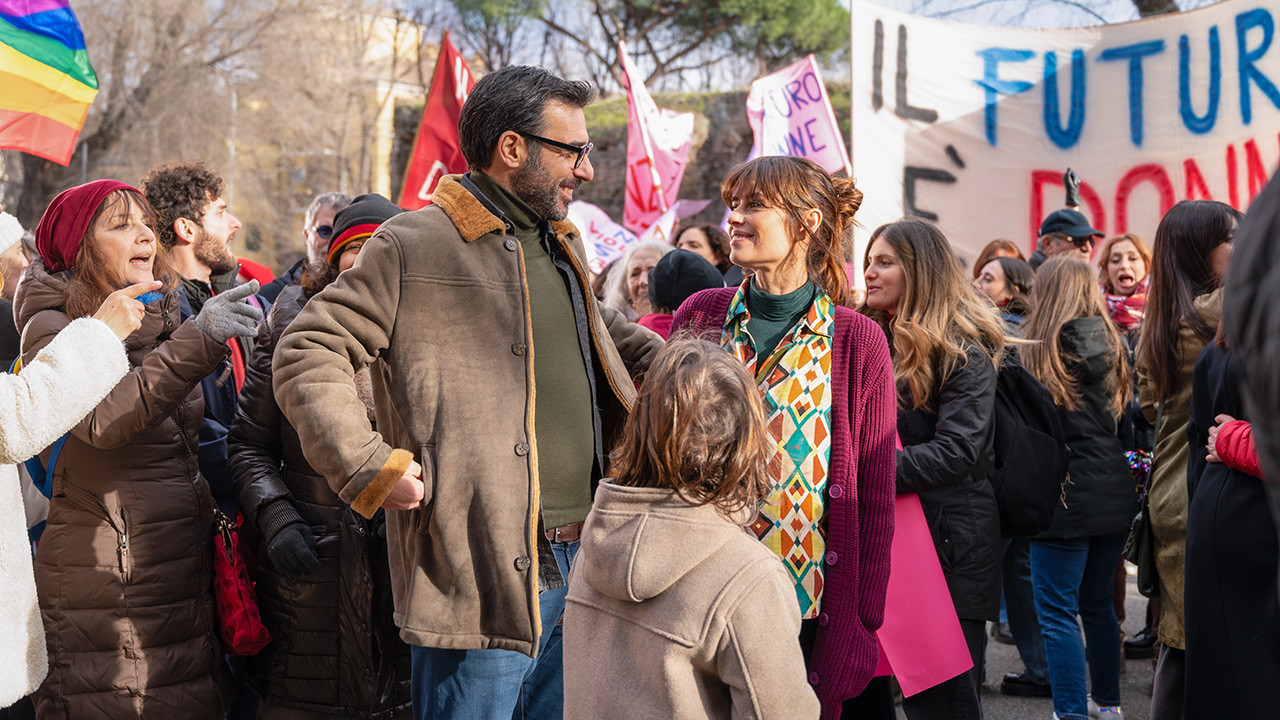 Love In Separate Beds Movie Screenshot 1